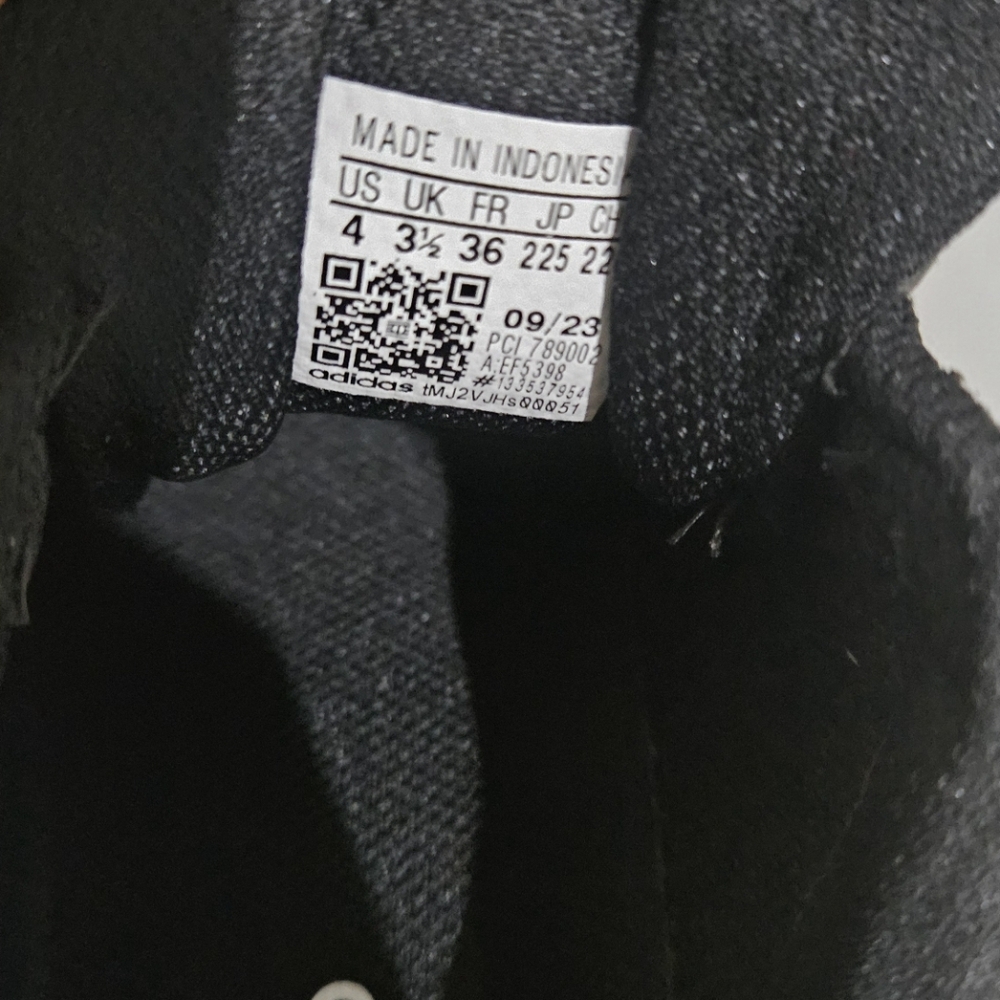 Adidas Black Shell Toe Sneakers 4Y